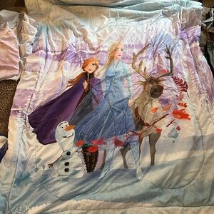 Frozen II twin bedding set and additional throw blanket . Like new!